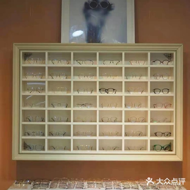 温镜阁眼镜店  配眼镜好选择