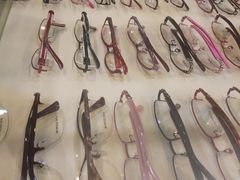 -三叶眼镜城批发市场(上海火车站店)