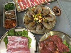 -围炉肉舍•炭烤活鳗•丹东海鲜烤肉(步行街店)