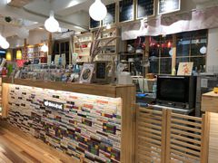 -猫的天空之城概念书店(束河店)