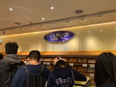 等位区-老佛爷饼店