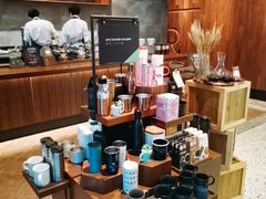 零售区-星巴克臻选(广州沙面店)