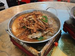 大山野菜参子鱼炖干笋-鱼乐岛餐厅·户外花园主题餐厅