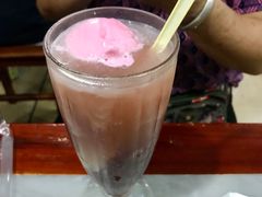 红豆冰加雪糕-黄师奶甜品店