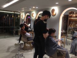 -苏豪路易士·嘉玛发廊