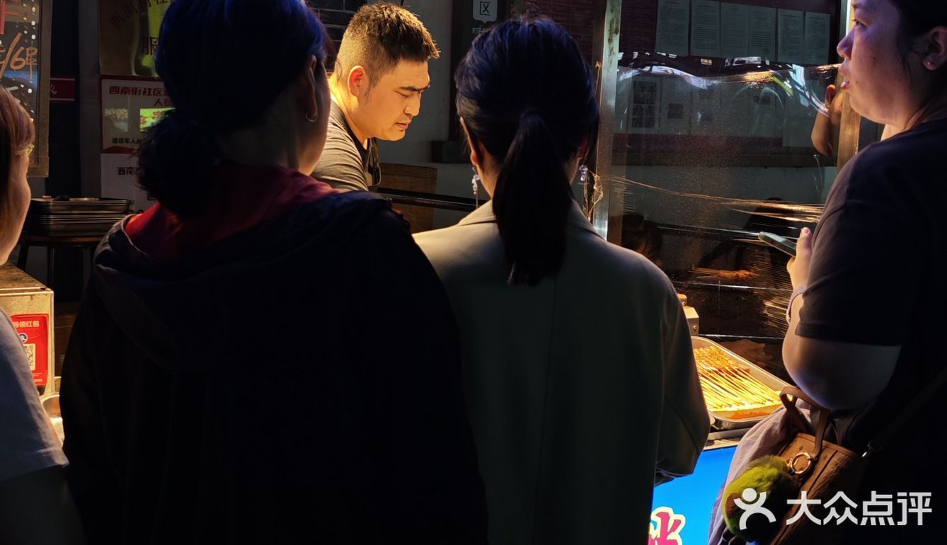 集市美食观察员｜李老板疯狂裸虾