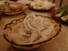 -洞庭洲·防空洞火锅·烧烤·铜锅涮肉(新百广场店)