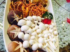 菌菇组合-慢丽江·云南野生菌土鸡锅(西山店)