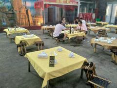 大堂-胖哥牛蛙龙虾烧烤城(育才路店)