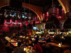 -FOUR PLAY BAR
