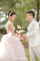 -现代经典婚纱摄影