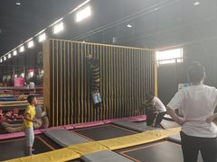 -嘿哟动霸CHUA·新潮玩运动娱乐中心·蹦床滑冰团建乐园
