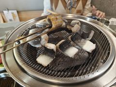 -围炉肉舍丹东海鲜烤肉·烤活鳗(步行街店)