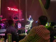 -TZ House音乐现场(来福士中心店)