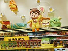 -咻啵翔翔零食基地(万达广场店)