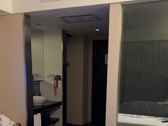 -桔子酒店(上海西藏北路地铁站店)