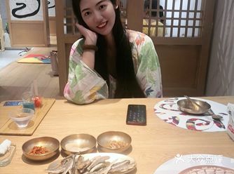韩国料理，又称韩式菜肴，是以韩国传统的烹调方法为基础