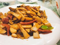 培根肉炒蘑菇粉-良师门滨海人家·海鲜·家常菜(滨海城店)