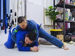 -菠萝格斗巴西柔术训练馆