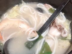 -灵芝妹子海鲜米线(香炉礁山姆店)