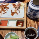 门口还有免费的小吃，可以随便吃