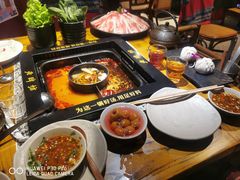 -老牌坊云南鱼豆花火锅(哈西万达店)