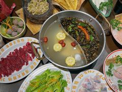 -居石捞·潮汕卤水火锅(南国明珠店)