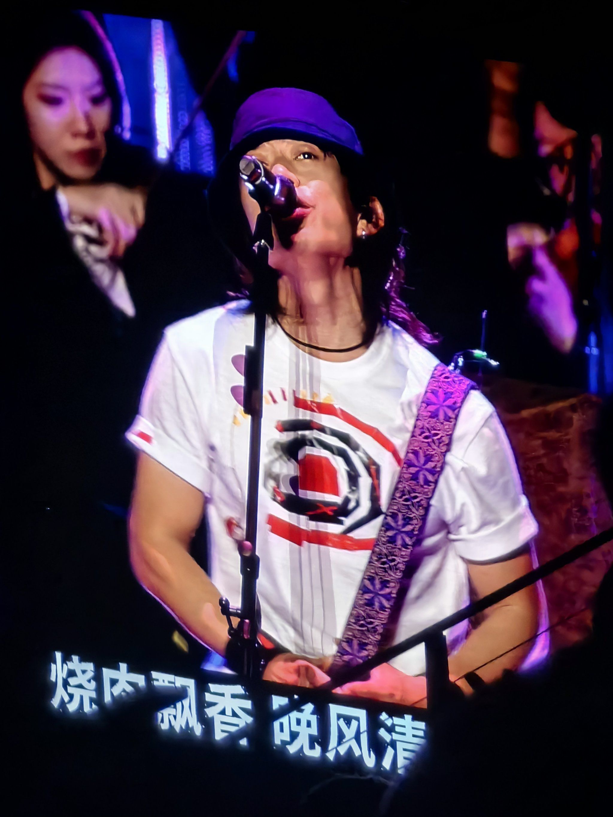 中间音响还出了问题,但是赵雷唱的真的很棒,爱乐乐团超赞!