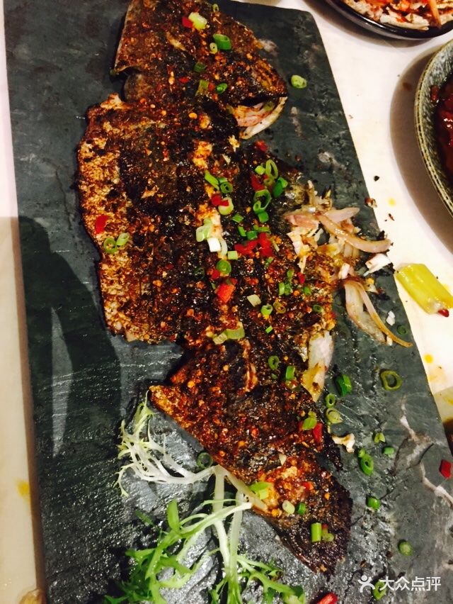 蚝友聚海鲜餐厅(农兴路店)石板烤鱼图片 - 第1张