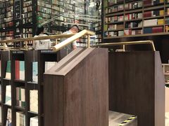 -钟书阁(群光广场店)