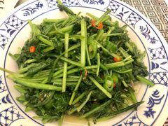 青椒炒萝卜苗-客家大院·非遗赣南客家菜(郁孤台店)