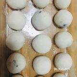 黑芝麻酱+白糖+黄油，比例大约是是