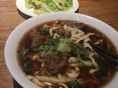 牛肉面-清真吴记门钉肉饼·喜多利
