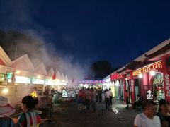 -布尔津河堤夜市