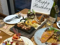 -Mark&Mars Restaurant