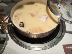 -洪氏嗨捞·广东猪肚鸡·椰子鸡火锅(西咸万象城店)