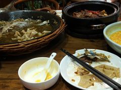 -阿瓦山寨·湘菜现炒·剁椒鱼头王(咸阳总店)