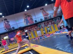 -极限Jump蹦床·新潮玩运动世界·室内乐园·团建·派对中心