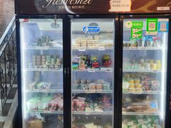 -more than meow吴止猫主题餐厅(承德 中船汇店)