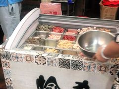 -愉肴麻辣香锅(中北镇店)
