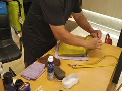-爱革·奢品·鞋包·衣物·家居(金桥国际商业广场店)
