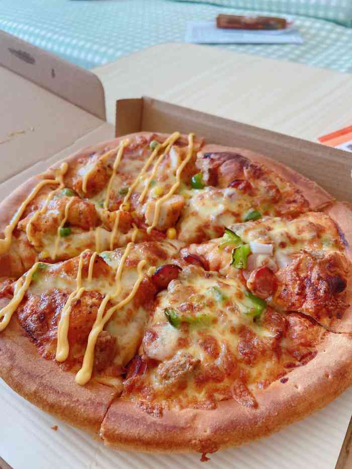 麦卡珑双拼比萨(熙悦汇店)-"分量很足,面饼少上面的蔬菜肉多.