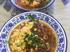 -渝之汇牛肉豌杂面