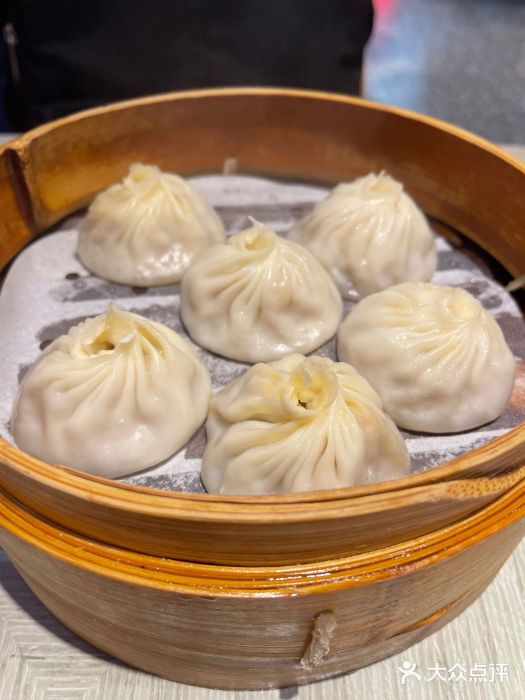 穿蒸引鲜·嗲记(正大广场店)蟹粉小笼包图片