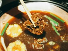 点羊蝎子锅底里面自带涮菜原汤-京韵胡同·酱香羊蝎子火锅涮肉(长寿路店)