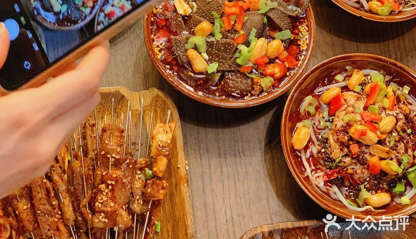 苏州探店🍻夏日夜晚在淮海街喝酒撸串吃冒菜