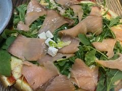 烟熏三文鱼双层芝士披萨-榖屋house of flour(张江首店)
