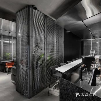 今日分享 材质极致运用，拉丝不锈钢赋予空间高级感！