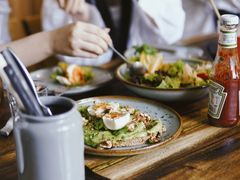 牛油果煮蛋吐司-RAC BAR(安福路店)