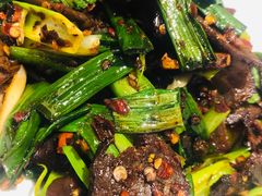 大蒜炒腊牛肉-大碗先生(万家丽店)